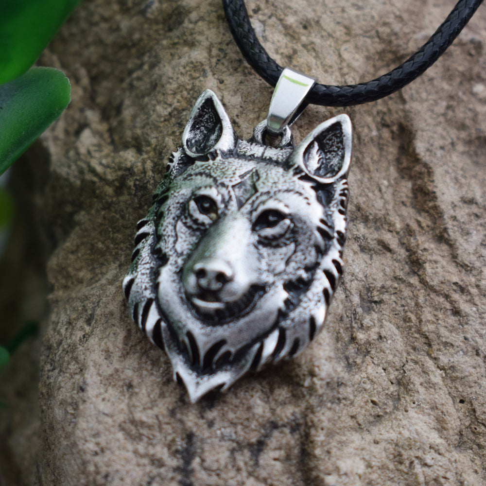 Wolf Necklace Pendant - Tortuna