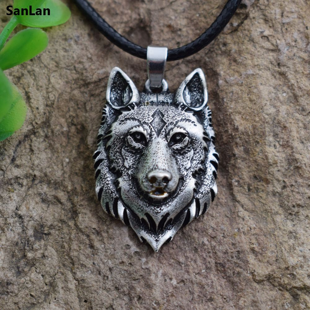 Wolf Necklace Pendant - Tortuna