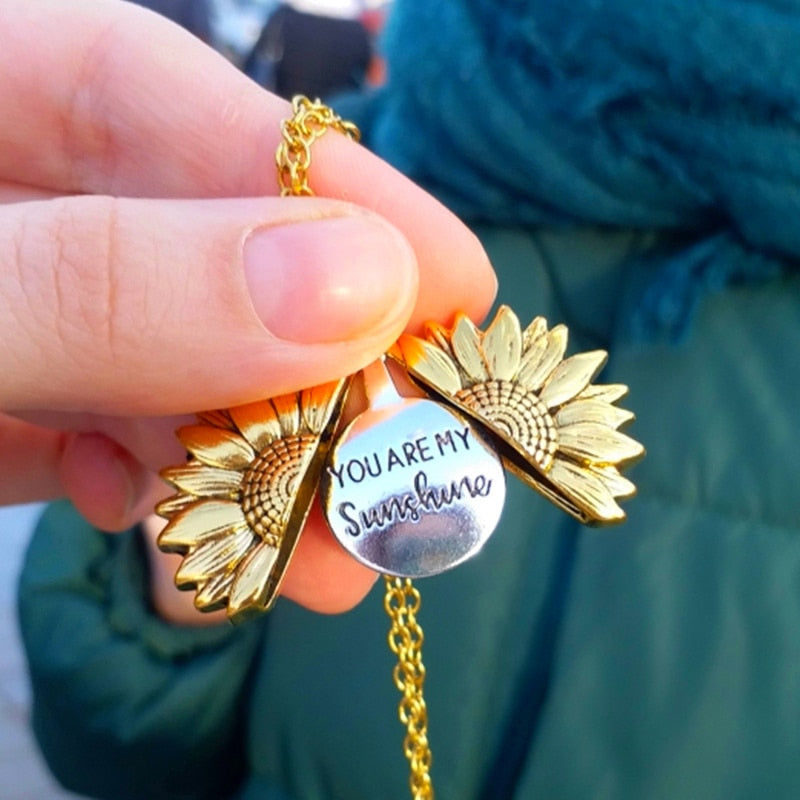 Sunflower Pendant Necklace - Tortuna